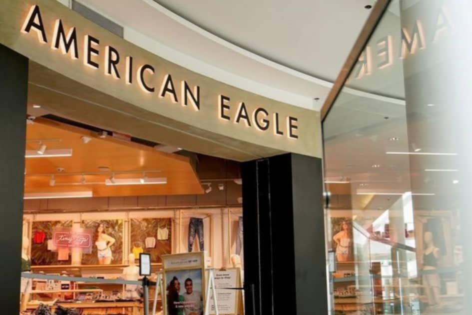 American Eagle lifts outlook on strong holiday sales
