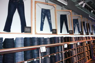 American Eagle Outfitters beats revenue outlook, reinstates dividend 