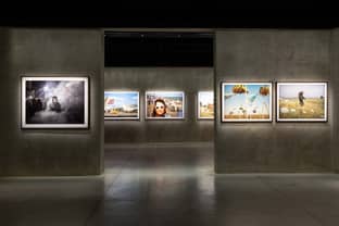 Auf den Spuren der Realität: Armani eröffnet Fotografie-Ausstellung ‘Magnum Photos – Colors, Places, Faces’ in Mailand