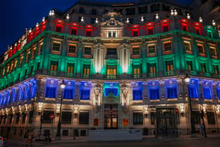 Galería Canalejas se ilumina con los colores del Orgullo