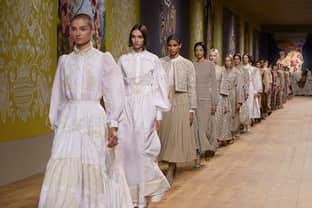 Dior célèbre le « désir de renaître » dans les paysages d'une artiste ukrainienne 