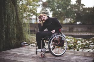 Outdoorretailer Bever voegt kleding voor rolstoelgebruikers toe aan assortiment 