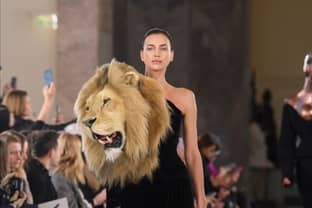 Schiaparelli: Aufregung um Superstars mit Kunst-Tierköpfen bei Modenschau
