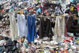 Hoe wegwerpbare kleding een milieuprobleem veroorzaakte