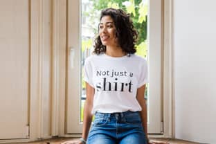 Een simpel wit shirt is niet wat het lijkt: Project Cece introduceert shirt met boodschap over de kledingindustrie