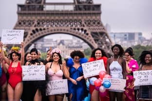 Modelos gorditas desfilan delante la torre Eiffel contra la dictadura de modistas