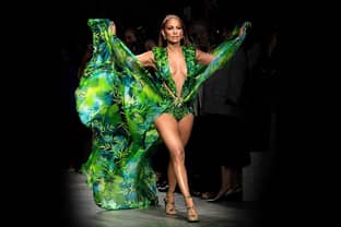 Jennifer Lopez, Versace y el vestido que creó Google Images