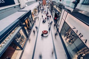 Brick-and-mortar continues to play a role in holiday shopping, survey confirms