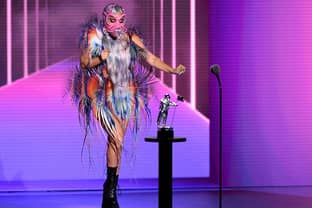 Kijken: Lady Gaga draagt Iris van Herpen tijdens de VMA’s