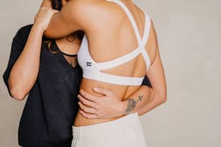 10DAYS BestBasics, de Love Connection campagne