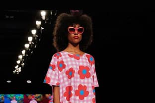 Vidéo: La collection SS22 de Agatha Ruiz de la Prada à Madrid Fashion Week