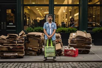 Anybag: Wie Alex Dabagh New Yorker Müll in Modeartikel verwandelt
