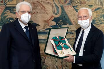 Armani recibe el título de Caballero de la Gran Croce, la más alta distinción de Italia