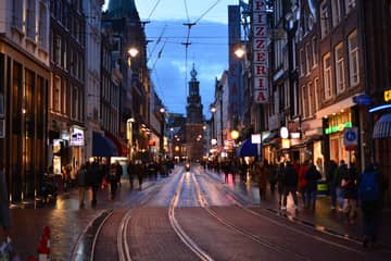 Vanaf zondag ‘avondlockdown’ in Nederland, niet-essentiële winkels vanaf vijf uur dicht 