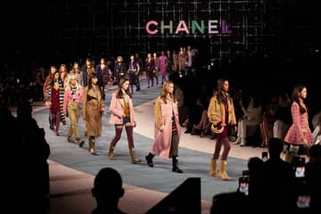 Influencers beschuldigen Chanel van ‘Russofobie’, modehuis reageert