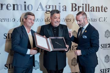 La trayectoria del modisto Manuel Fernández es premiada con la Aguja Brillante
