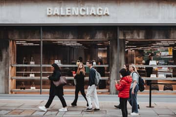 Balenciaga éteint le feu après le choc de publicités sexualisant les enfants