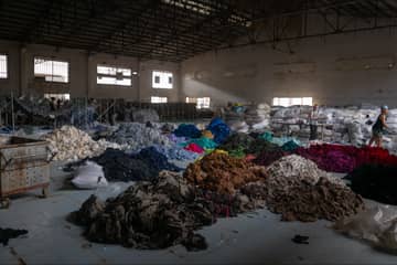 Plastikfressendes Enzym könnte Kleidungsabfälle aus Polyester angehen