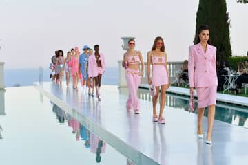 Versace在康城发布与Dua Lipa的合作项目