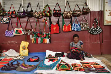 La tendance des sacs bilums fait le bonheur des tisserandes de Papouasie-Nouvelle-Guinée
