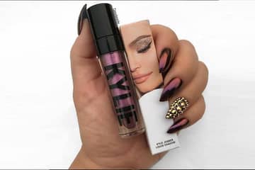 Kylie Jenner développe des cosmétiques contre les radiations des téléphones portables