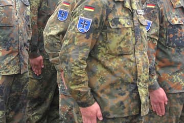 Werden bei der Herstellung von Bundeswehrkleidung Arbeitsrechte verletzt?