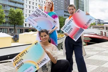 Modestudent Chloe Severien wint Drempelprijs 2019 met brei-collectie van gerecycled plastic