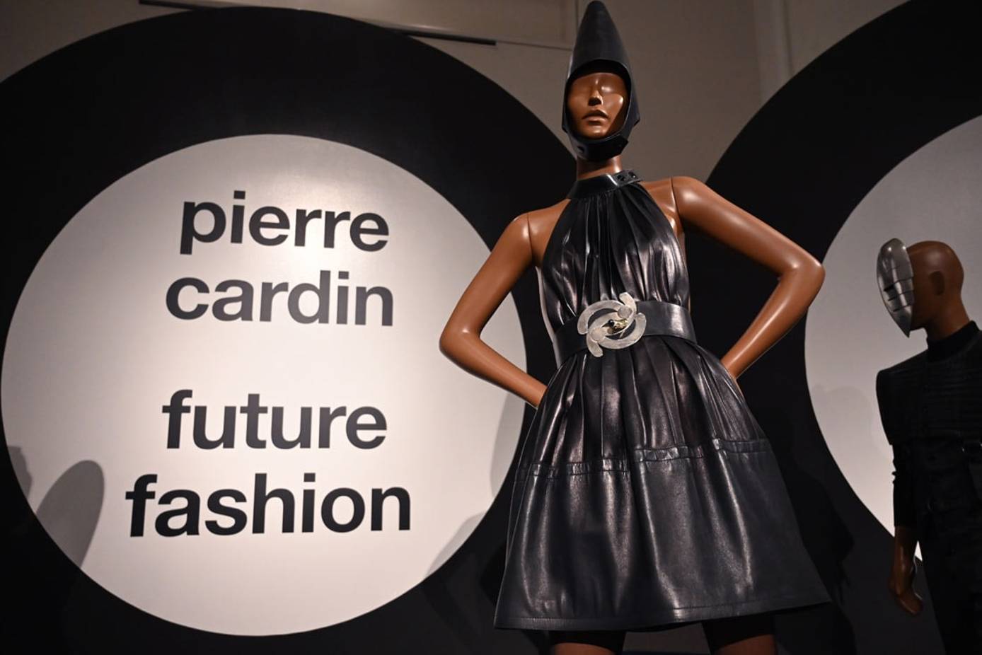 Pierre Cardin's Space-Age Fashion Takes Us Back to the Future - The New  York Times