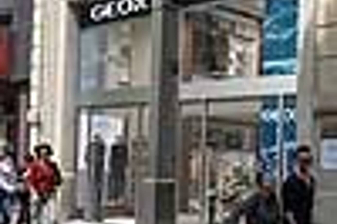 Escuela primaria apoyo Toro Geox abre flagship store en Barcelona