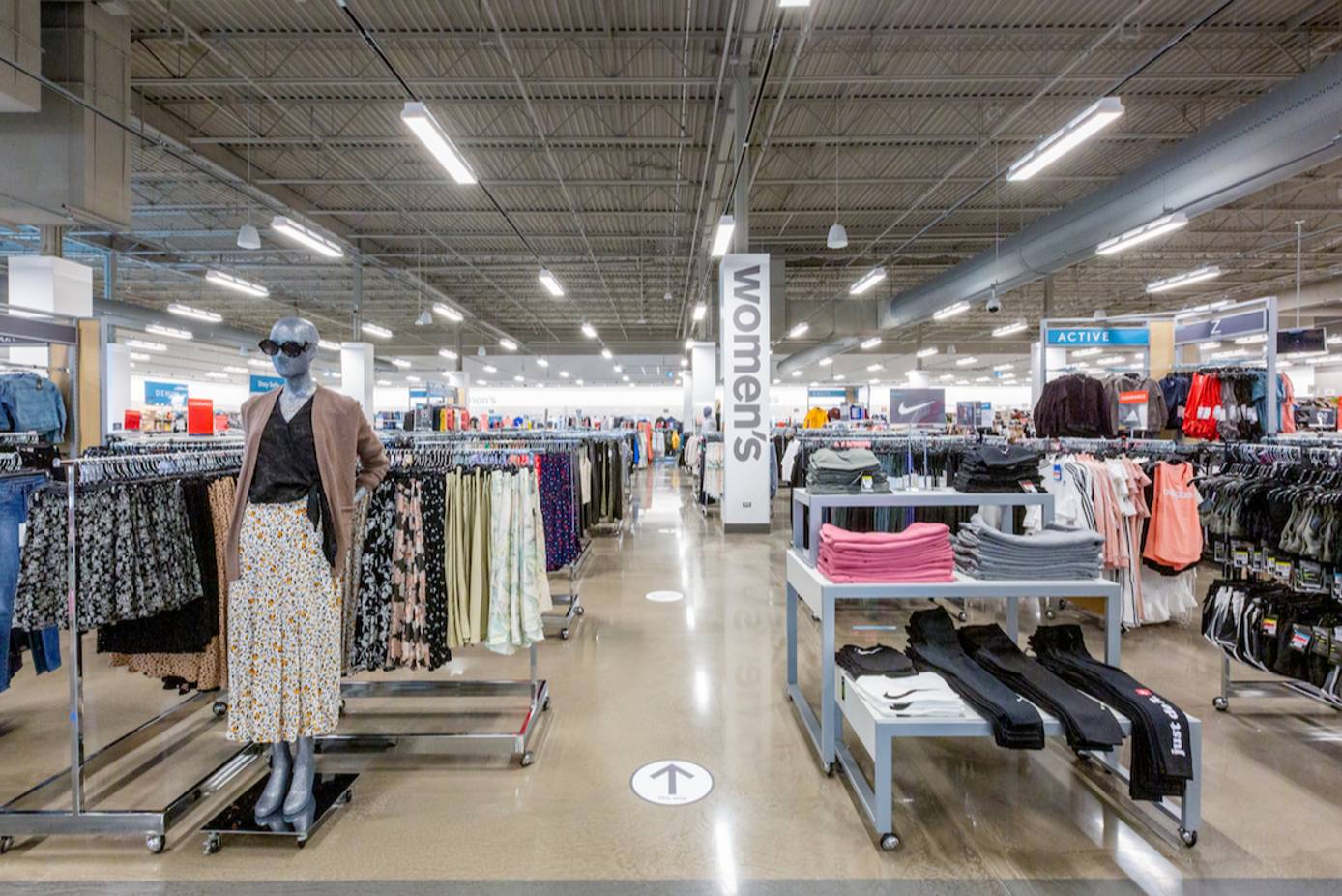 Shopping at Nordstrom's Discount Chain, Rack: Photos