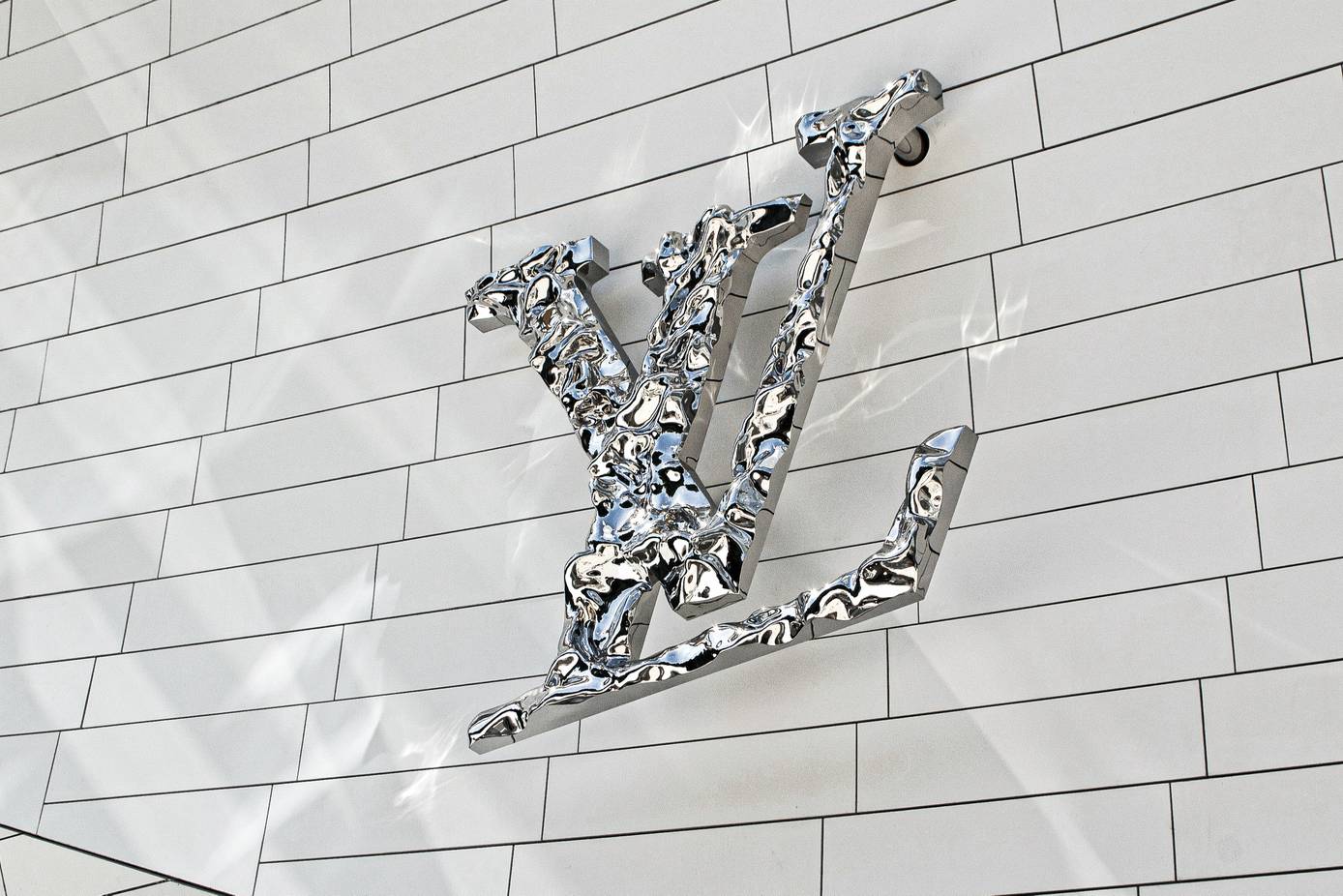 Millie Bobby Brown devient égérie de la marque de luxe Louis Vuitton ! -  MCE TV