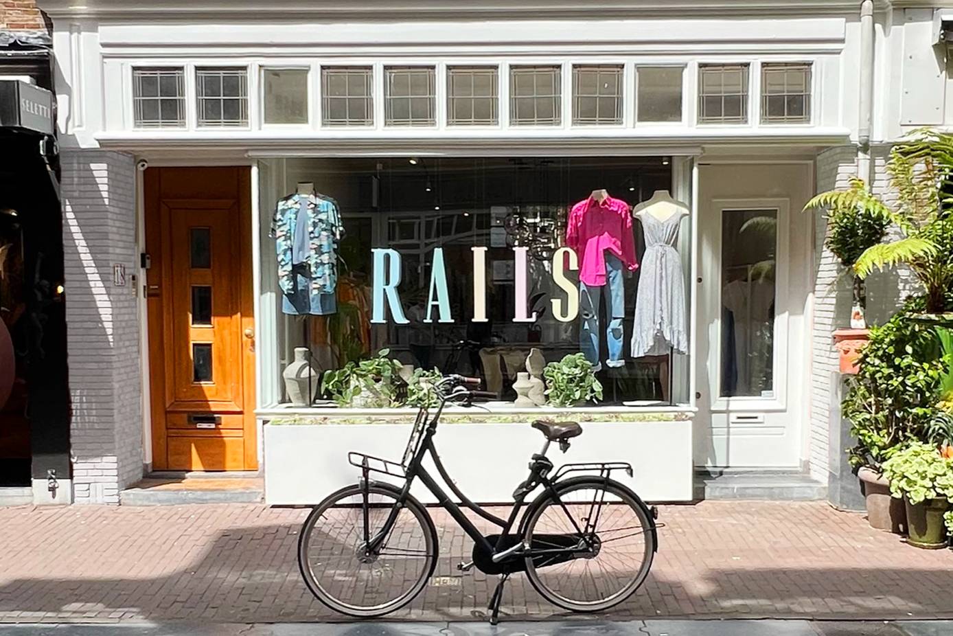 Rails: A Contemporary Clothing Brand For Men & Women
