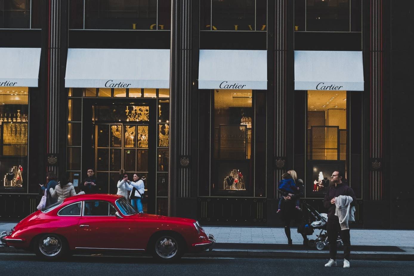 Pourquoi LVMH pourrait racheter le géant suisse du luxe Richemont (Cartier)  