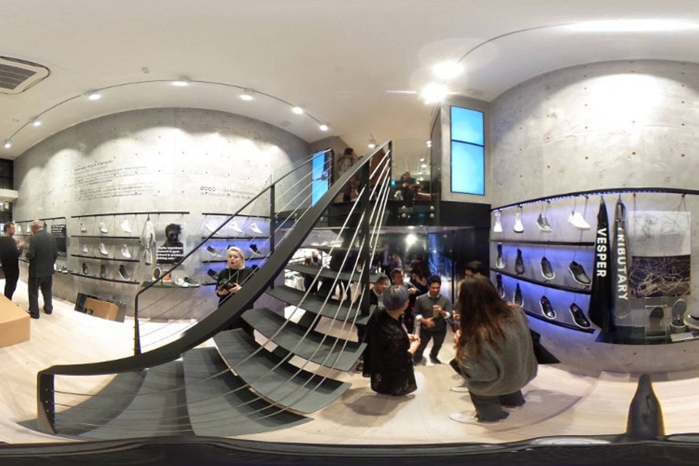 Forræderi kærtegn tråd 360° video - A look inside of Ecco's W-21 new store concept