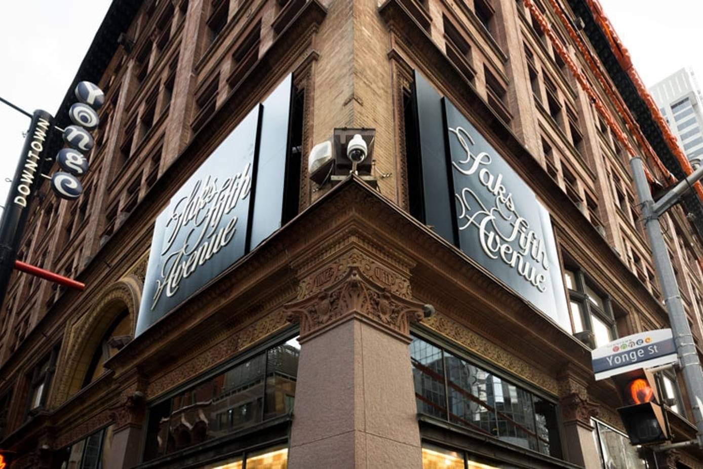 Saks Fifth Avenue Outlet Opens First Downtown Store