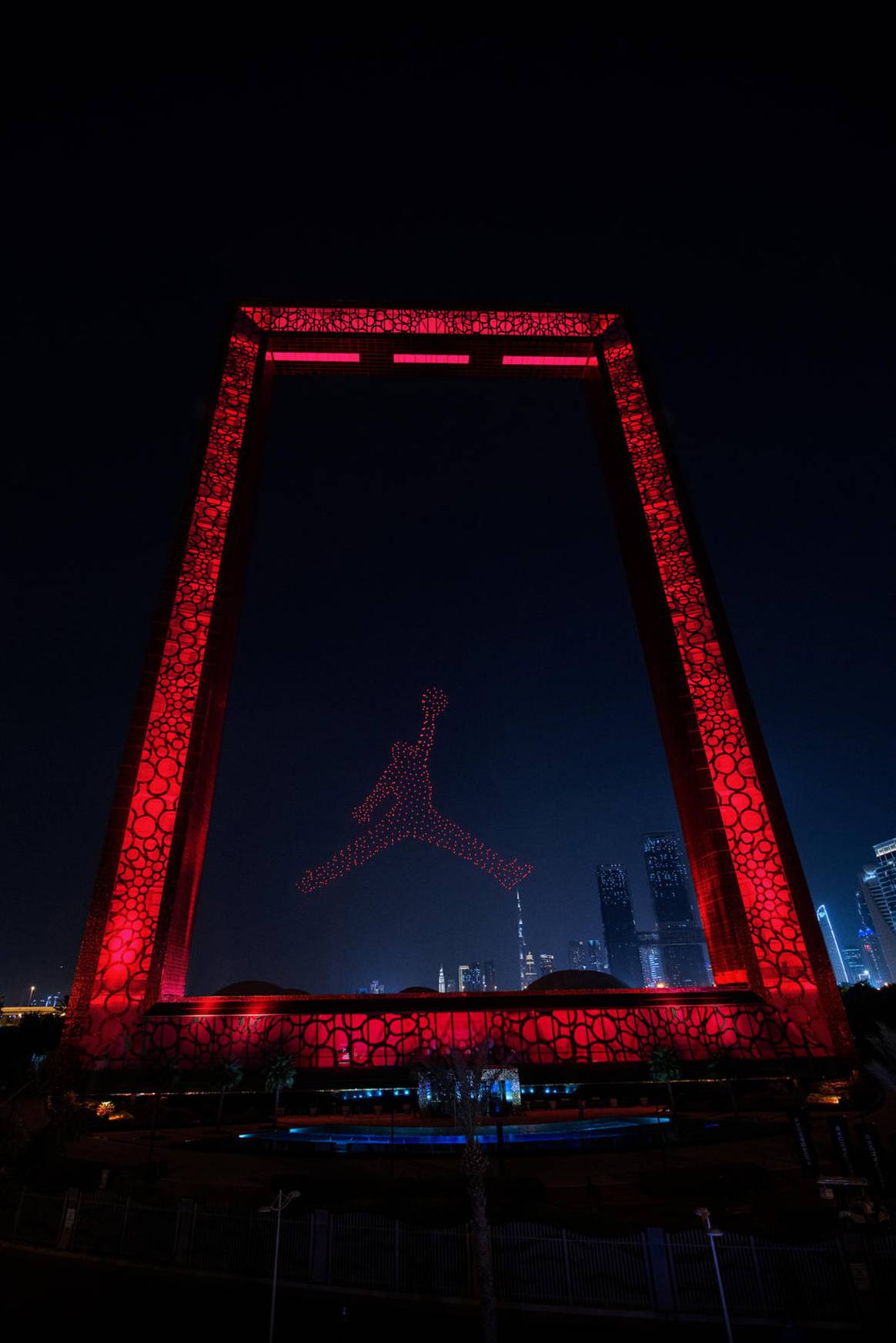 Photo Credits: Nike, proyección del “Jumpman” de Jordan en el Dubái Frame.