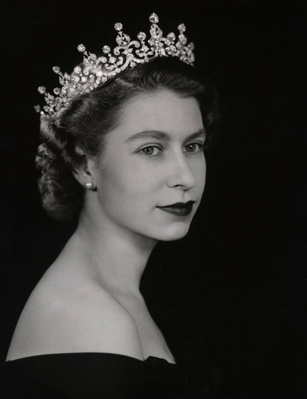 Image: courtesy of the Royal Collection Trust; Dorothy Wilding, HM Queen Elizabeth II, 1952