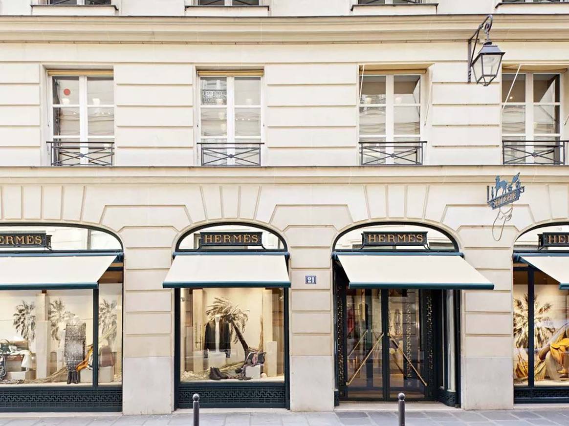 Photo Credits: Boutique de Hermès en el número 24 de la Rue du Faubourg Saint- Honoré de París. Fotografía de archivo.