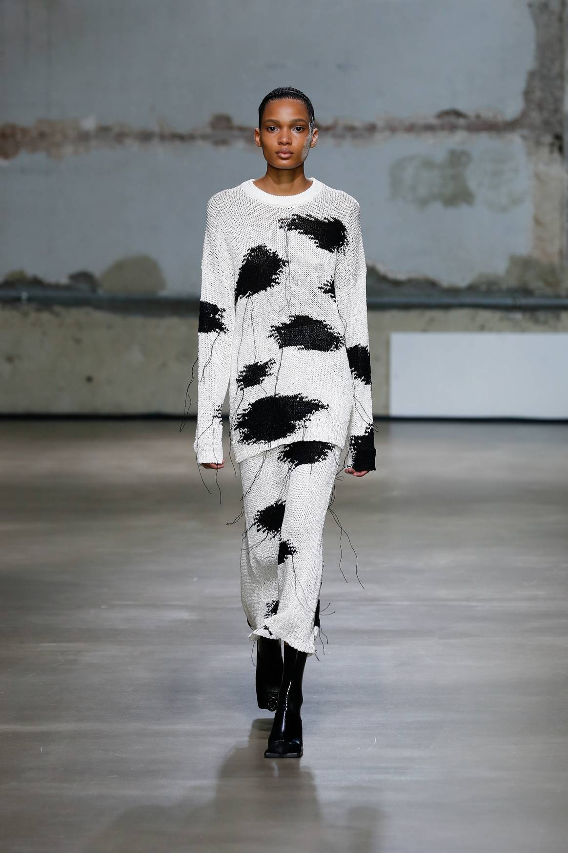 The strongest colour contrast is black and white. Credit: Christian Wijnants SS23 via Turbulence PR. By the way, this is also a total look (see boxed terms at the bottom of the article).