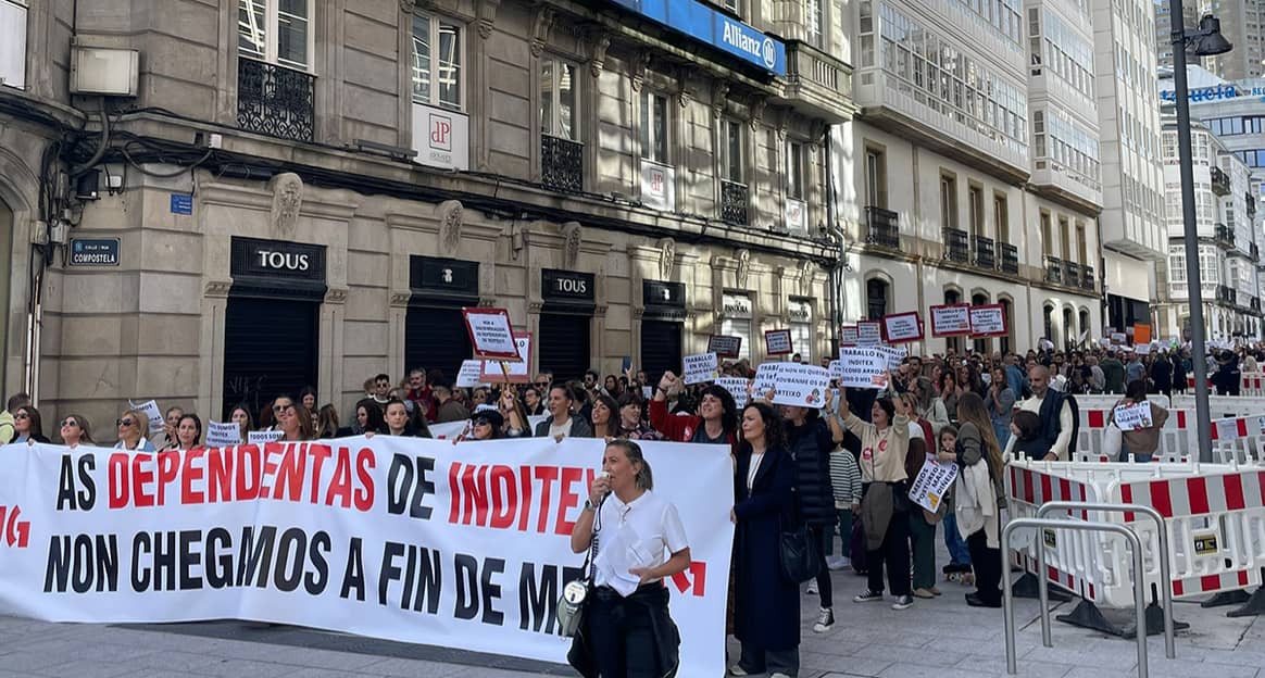 Photo Credits: Manifestación en La Coruña (Galicia) de las dependientas y de los trabajadores en tienda de Inditex del pasado domingo 6 de noviembre de 2022. CIG, página oficial.