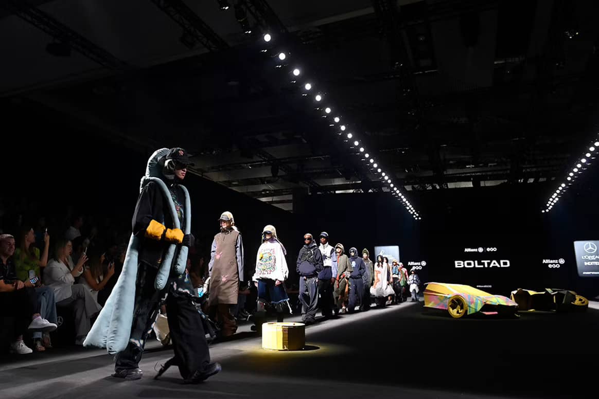 Photo Credits: Desfile de presentación de la colección “Suddenly Freezes” de Boltad, firma ganadora del Mercedes-Benz Fashion Talent en su 20ª edición de septiembre de 2022. Fotografía de cortesía.