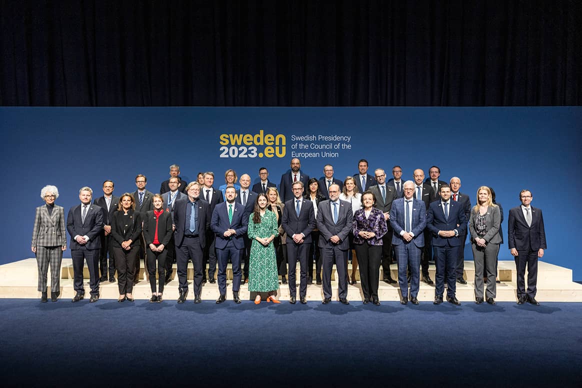 Photo Credits: Foto de familia con los ministros de Medio Ambiente de los estados miembro de la UE. Presidencia de Suecia del Consejo de la Unión Europea.