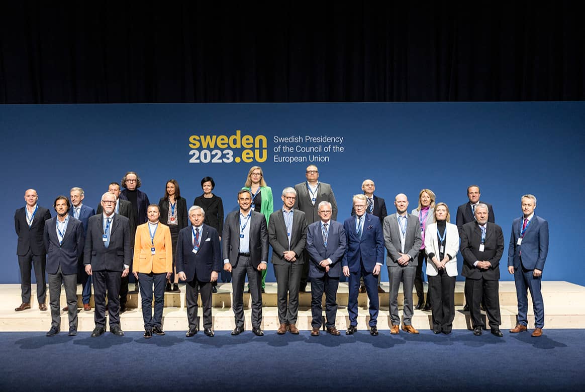 Photo Credits: Foto de familia de los líderes empresariales invitados a la reunión informal del Consejo de Medio Ambiente de la UE. Presidencia de Suecia del Consejo de la Unión Europea.
