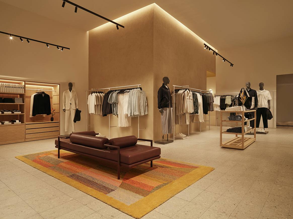Nueva tienda de Cos en el centro comercial Antara Fashion Hall de Ciudad de México, México.