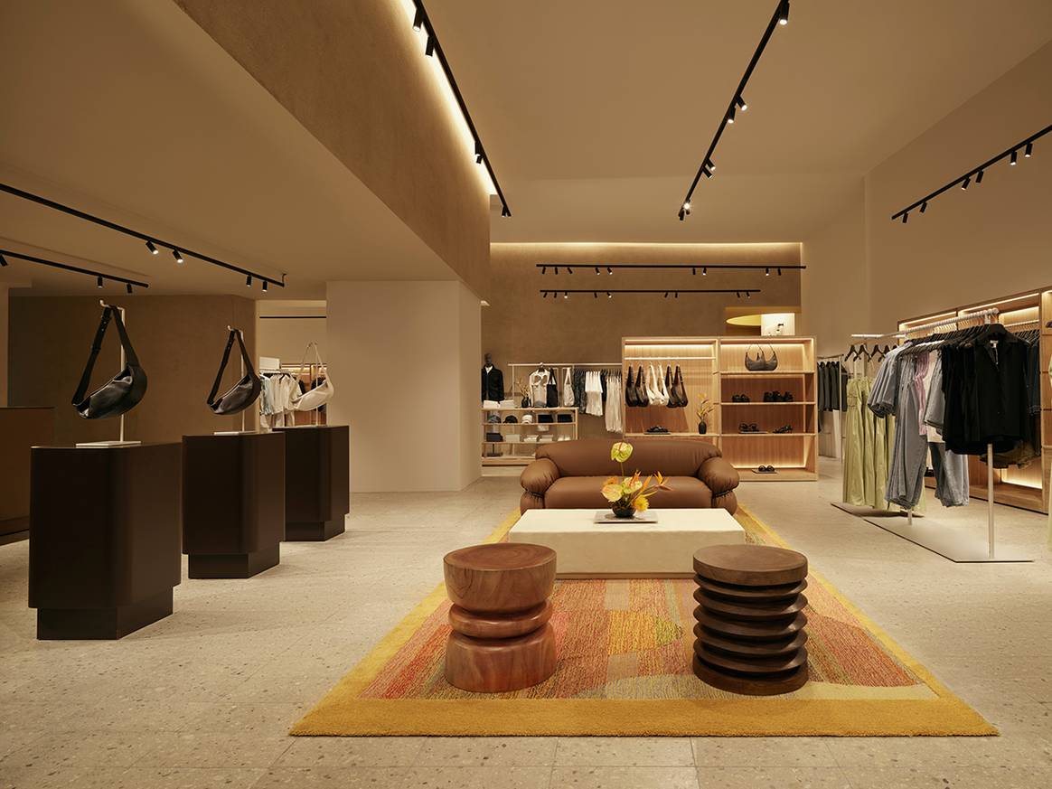Nueva tienda de Cos en el centro comercial Antara Fashion Hall de Ciudad de México, México.