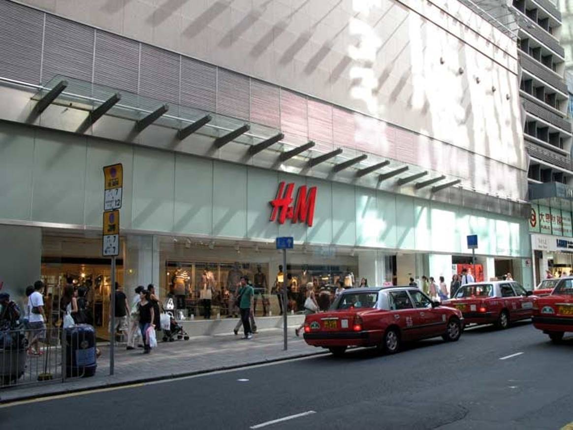 Los compradores con las bolsas Louis Vuitton en Oxford Street