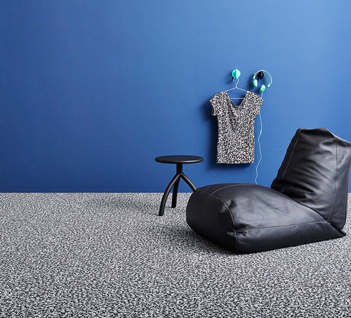 Antoine Peters ontwerpt vloer en bijpassende jurk voor vloerfabrikant