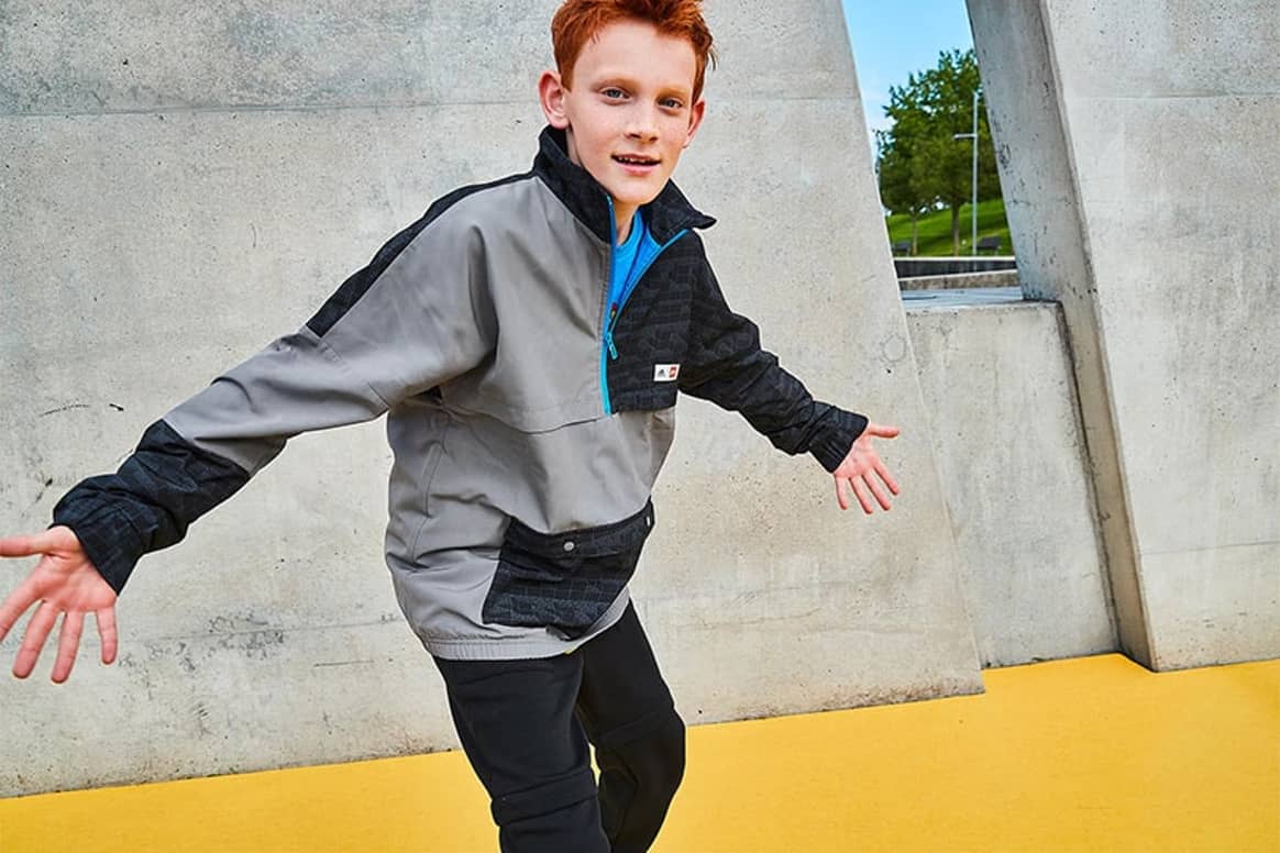 Adidas и Lego представили совместную коллекцию детской одежды