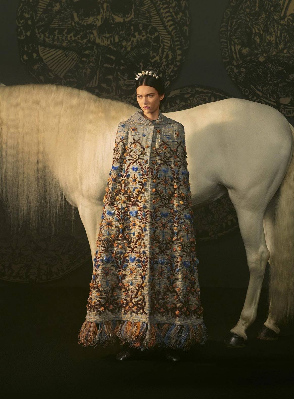 De la Emperatriz a la Fortuna: Dior reinterpreta las cartas del Tarot en su colección de Alta Costura