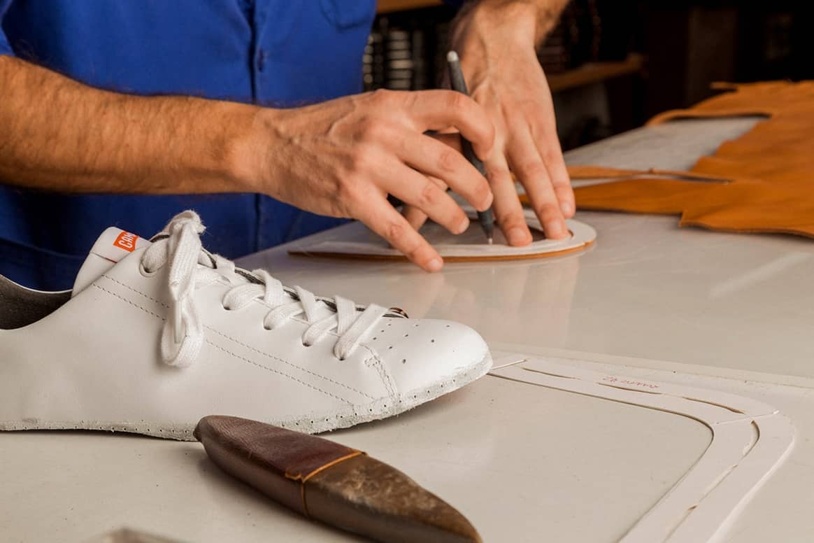 teleurstellen jeugd Amuseren Spaans schoenenmerk Camper lanceert collectie van gebruikte schoenen